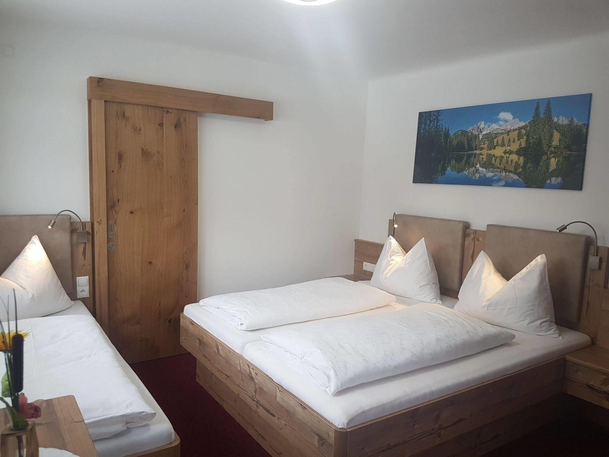 Hotel Oberauer - Eco Familien Hotelpension 3*